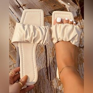 New. Women’s sandals size 9.5